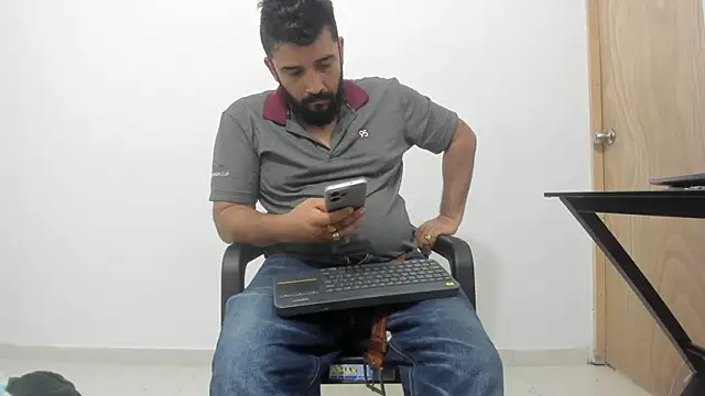 isearchcompany online show from November 19, 2025, 1:44 pm