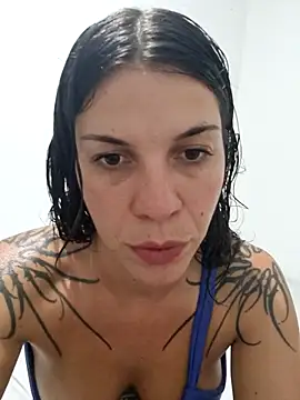 frenchxena98 online show from December 3, 2025, 9:46 pm