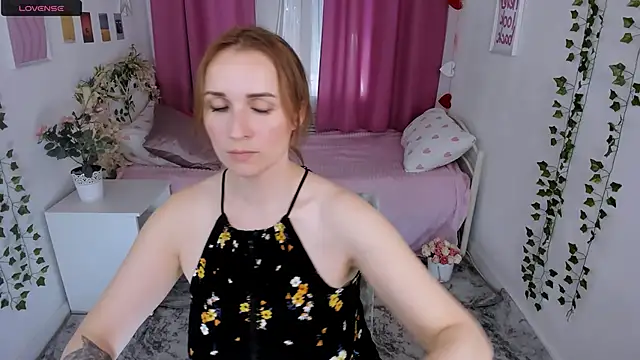 Karinella x online show from May 7, 2026, 3:50 pm