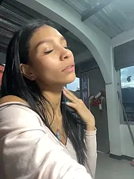 Snapshot of LauraAristizabal chatting on December 27, 2024, 10:48 pm LauraAristizabal online show from December 27, 2024, 10:48 pm