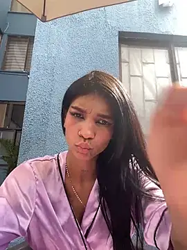 Snapshot of LauraAristizabal chatting on January 23, 2025, 7:40 pm LauraAristizabal online show from January 23, 2025, 7:40 pm