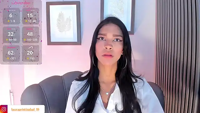 Snapshot of LauraAristizabal chatting on January 26, 2025, 1:15 pm LauraAristizabal online show from January 26, 2025, 1:15 pm