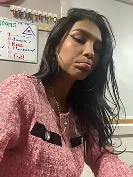 Snapshot of LauraAristizabal chatting on January 26, 2025, 4:20 pm LauraAristizabal online show from January 26, 2025, 4:20 pm