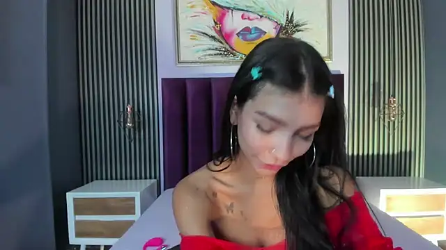 Snapshot of LauraAristizabal chatting on February 12, 2025, 4:00 pm LauraAristizabal online show from February 12, 2025, 4:00 pm