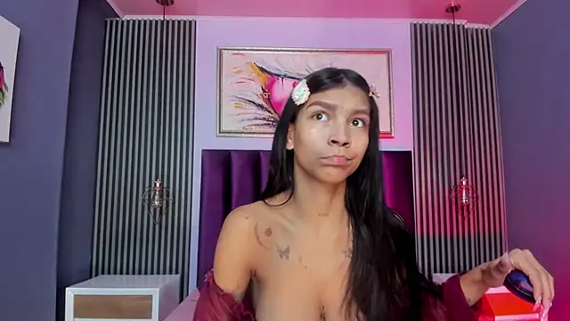 Snapshot of LauraAristizabal chatting on February 24, 2025, 1:10 pm LauraAristizabal online show from February 24, 2025, 1:10 pm