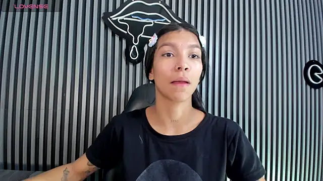 Snapshot of LauraAristizabal chatting on February 26, 2025, 12:47 pm LauraAristizabal online show from February 26, 2025, 12:47 pm