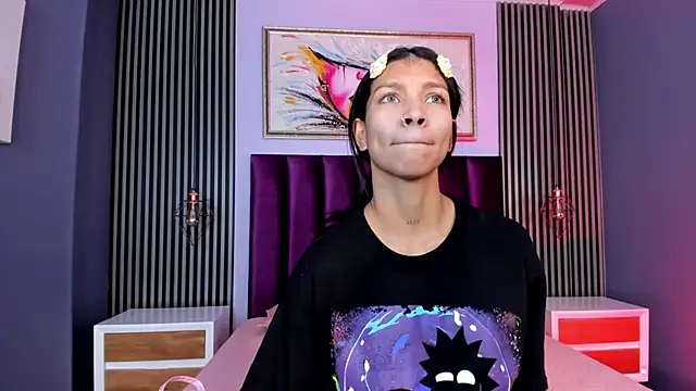 Snapshot of LauraAristizabal chatting on March 12, 2025, 12:47 pm LauraAristizabal online show from March 12, 2025, 12:47 pm