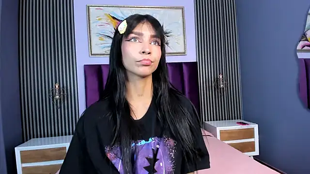 Snapshot of LauraAristizabal chatting on March 12, 2025, 4:13 pm LauraAristizabal online show from March 12, 2025, 4:13 pm