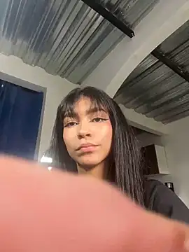 Snapshot of LauraAristizabal chatting on March 18, 2025, 8:26 pm LauraAristizabal online show from March 18, 2025, 8:26 pm