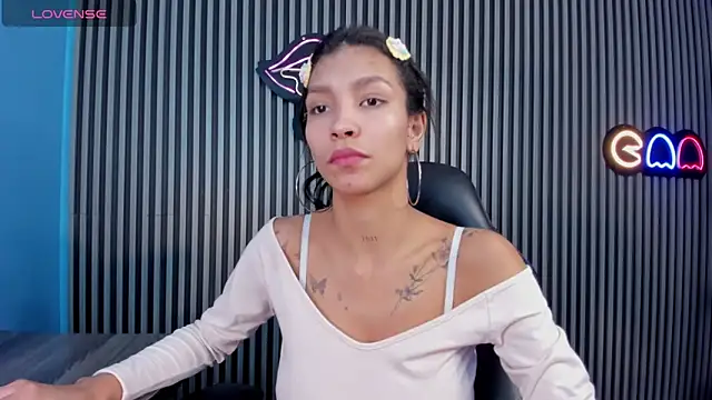 Snapshot of LauraAristizabal chatting on March 21, 2025, 12:17 pm LauraAristizabal online show from March 21, 2025, 12:17 pm