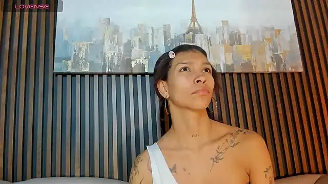 Snapshot of LauraAristizabal chatting on September 12, 2025, 12:38 pm LauraAristizabal online show from September 12, 2025, 12:38 pm