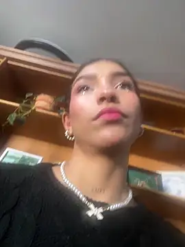 LauraAristizabal online show from April 30, 2026, 12:22 pm