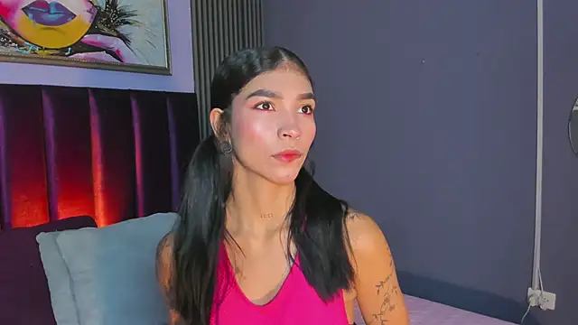 LauraAristizabal online show from June 18, 2026, 11:58 am