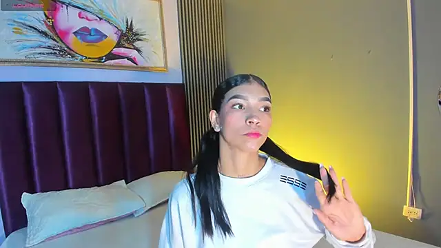 Snapshot of LauraAristizabal chatting on July 11, 2026, 12:08 pm LauraAristizabal online show from July 11, 2026, 12:08 pm