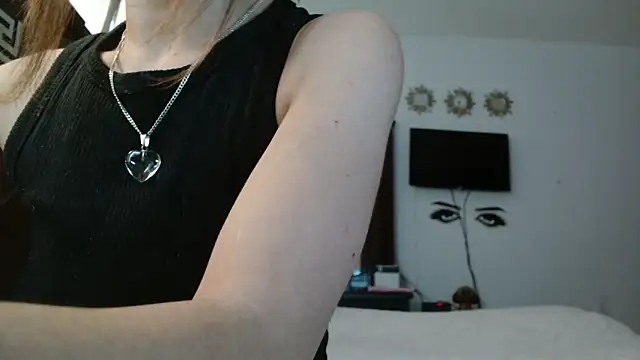 MINI Petite online show from May 7, 2026, 6:02 pm