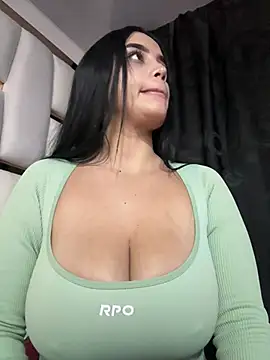 perla kem  online show from February 5, 2026, 2:49 am