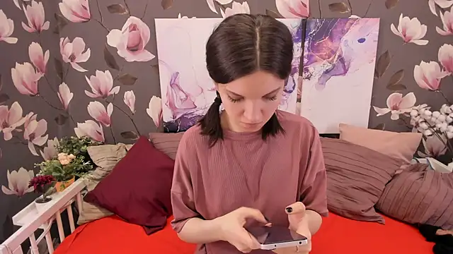 Snapshot of MelaniGrand chatting on February 19, 2025, 9:39 am MelaniGrand online show from February 19, 2025, 9:39 am