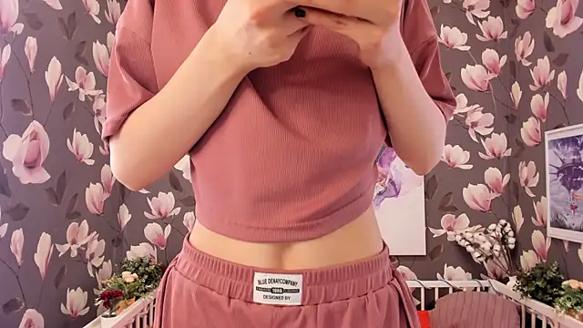 Snapshot of MelaniGrand chatting on February 19, 2025, 3:49 pm MelaniGrand online show from February 19, 2025, 3:49 pm