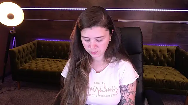 Snapshot of AmellyMilly chatting on September 23, 2025, 12:52 pm AmellyMilly online show from September 23, 2025, 12:52 pm