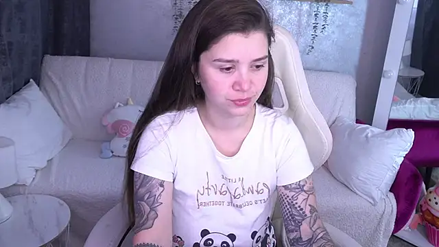 Snapshot of AmellyMilly chatting on October 18, 2025, 5:43 am AmellyMilly online show from October 18, 2025, 5:43 am