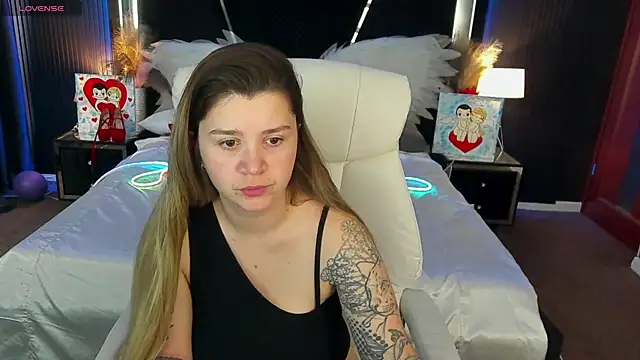 AmellyMilly online show from March 15, 2026, 1:39 pm