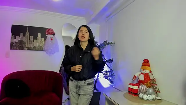 Meghan320 online show from December 12, 2024, 11:29 am