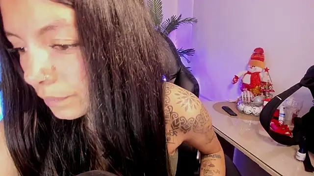 Meghan320 online show from December 13, 2024, 5:43 pm