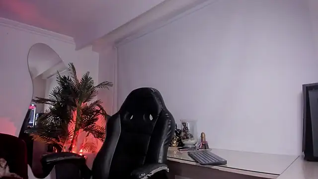 Meghan320 online show from January 14, 2026, 11:38 am