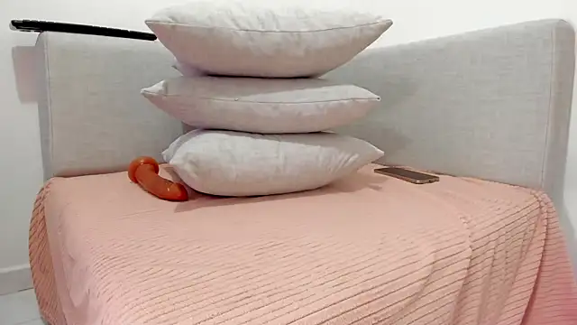 candy sweet  online show from February 19, 2026, 6:59 pm