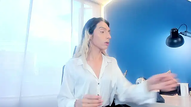 Victoria Badgal  online show from November 17, 2025, 8:25 pm