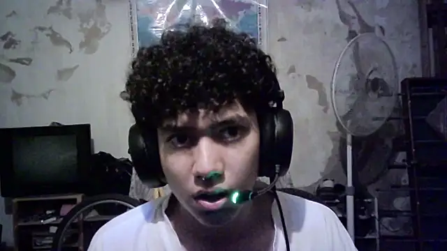 Snapshot of Emv2 chatting on February 13, 2026, 4:08 am Emv2 online show from February 13, 2026, 4:08 am