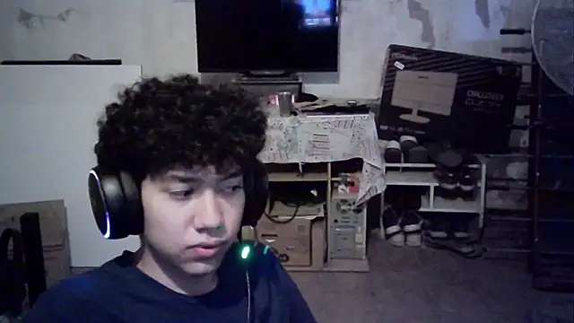 Snapshot of Emv2 chatting on March 4, 2026, 1:28 pm Emv2 online show from March 4, 2026, 1:28 pm