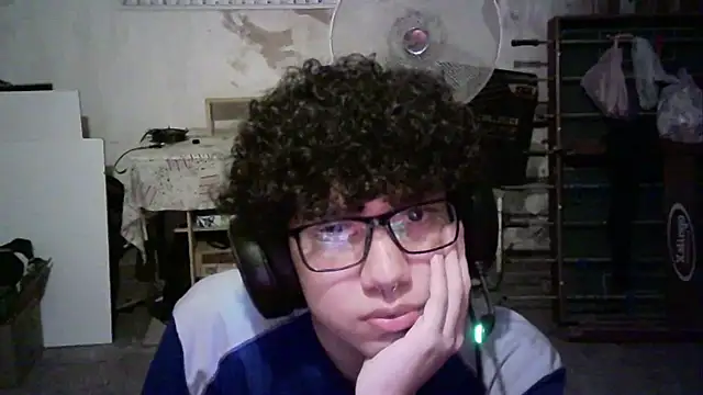 Snapshot of Emv2 chatting on March 17, 2026, 2:49 am Emv2 online show from March 17, 2026, 2:49 am