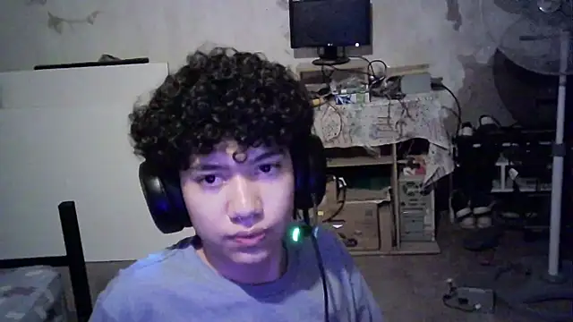 Snapshot of Emv2 chatting on March 27, 2026, 6:08 am Emv2 online show from March 27, 2026, 6:08 am