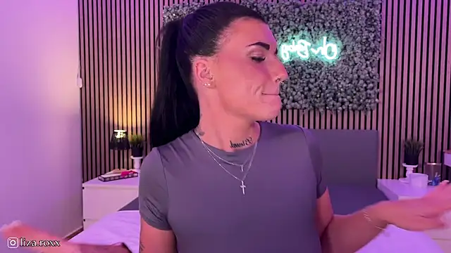 Snapshot of LizaRoxx chatting on September 20, 2025, 8:43 pm LizaRoxx online show from September 20, 2025, 8:43 pm