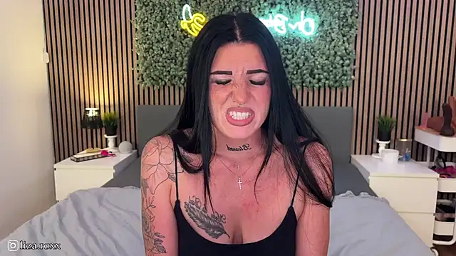 Snapshot of LizaRoxx chatting on September 22, 2025, 5:37 pm LizaRoxx online show from September 22, 2025, 5:37 pm