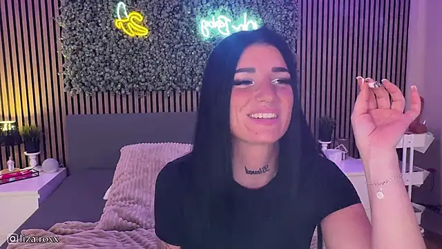 Snapshot of LizaRoxx chatting on October 15, 2025, 7:14 pm LizaRoxx online show from October 15, 2025, 7:14 pm