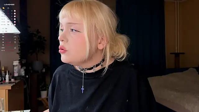 Snapshot of LisaLaas chatting on September 30, 2025, 8:47 pm LisaLaas online show from September 30, 2025, 8:47 pm