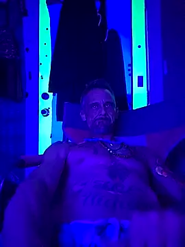 hotnicz10 online show from October 19, 2025, 11:44 am