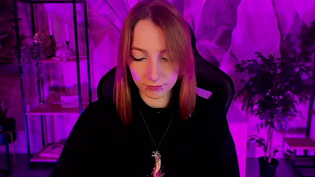 PrettyReckess online show from December 2, 2024, 8:09 am