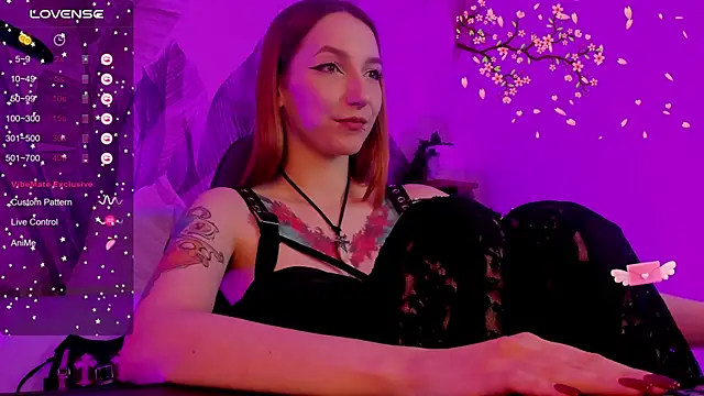 PrettyReckess online show from December 10, 2024, 2:39 pm
