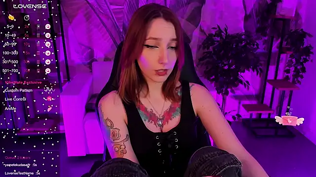PrettyReckess online show from January 27, 2025, 10:38 am