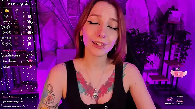 PrettyReckess online show from January 27, 2025, 1:41 pm
