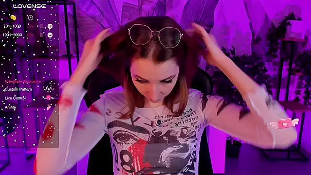 PrettyReckess online show from February 6, 2025, 11:32 am