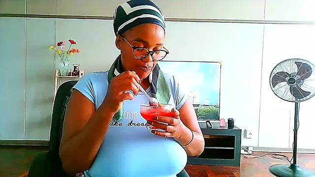 Snapshot of Charlie-Crawford chatting on December 15, 2024, 2:27 pm Charlie-Crawford online show from December 15, 2024, 2:27 pm