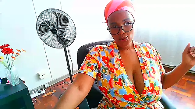 Snapshot of Charlie-Crawford chatting on December 27, 2024, 7:18 am Charlie-Crawford online show from December 27, 2024, 7:18 am