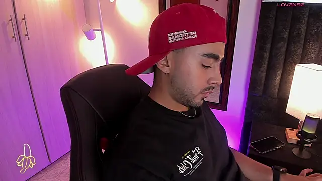 Snapshot of ItsMeEros chatting on October 14, 2025, 10:54 pm ItsMeEros online show from October 14, 2025, 10:54 pm