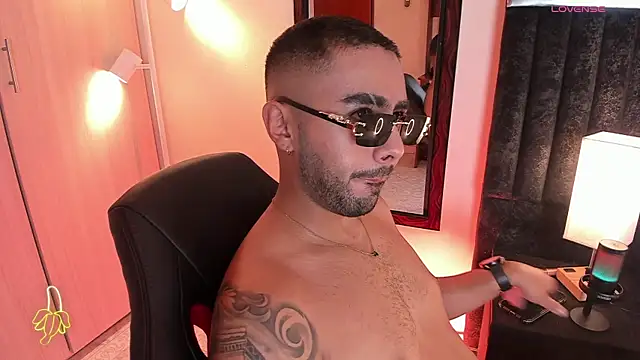 Snapshot of ItsMeEros chatting on October 16, 2025, 10:44 pm ItsMeEros online show from October 16, 2025, 10:44 pm