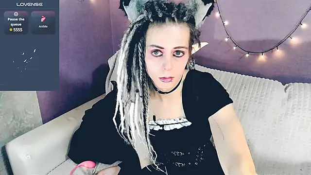 Littlepinkcat online show from February 20, 2025, 1:19 pm