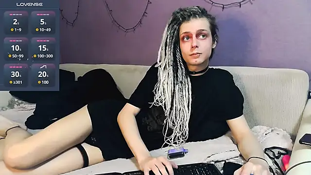 Littlepinkcat online show from March 12, 2025, 4:46 pm